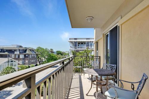 Balkoni atau teres di 760 Ocean Blvd. #301