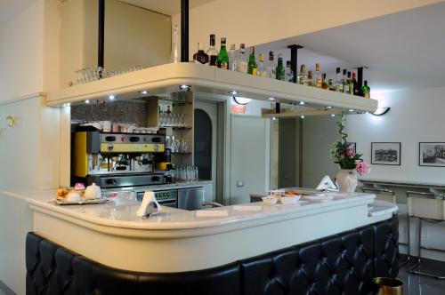 Lounge alebo bar v ubytovaní Hotel Malpensafiera