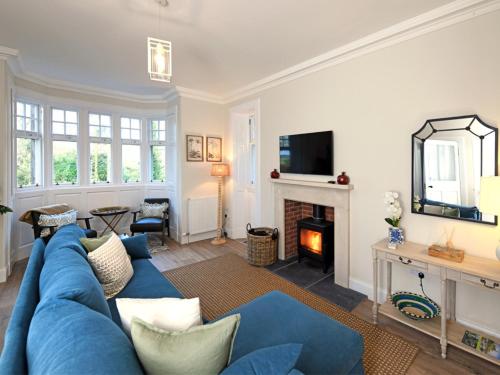Una televisión o centro de entretenimiento en 3 Bed in Lockerbie 95861