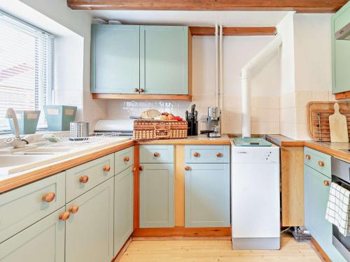 Kuchyň nebo kuchyňský kout v ubytování 2 Bed in Bridlington 13mls W 93141
