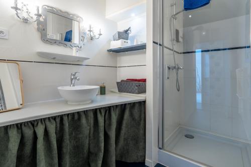 a bathroom with a sink and a shower at A 2 pas d AZAY in Neuil