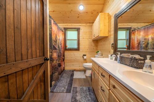 Phòng tắm tại Tennessee Dream By Avada Properties