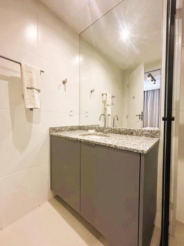 a bathroom with a sink and a shower at SouIcaraí by Housi in Niterói