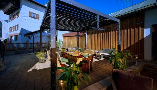 an outdoor patio with a wooden table and chairs at Apartment Marktschellenberg Berchtesgaden Salzburg 1 Zimmer in Marktschellenberg
