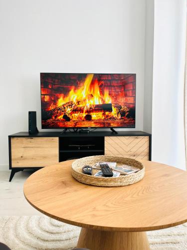 Televisyen dan/atau pusat hiburan di Nowe Miasto Apartment, Darmowy Parking, Dostęp na kod, Winda