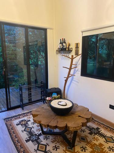 a living room with a table and a tv at Cabaña Malbec - La Cava Lodge in Medellín
