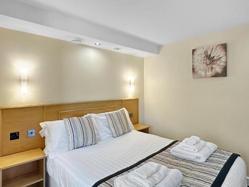 Ένα ή περισσότερα κρεβάτια σε δωμάτιο στο Granada Apartments Queens Mansions