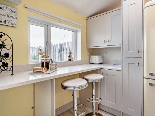 Η κουζίνα ή μικρή κουζίνα στο 2 Bed in Millom 93608