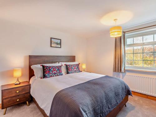Ένα ή περισσότερα κρεβάτια σε δωμάτιο στο 2 Bed in Great Broughton 94220