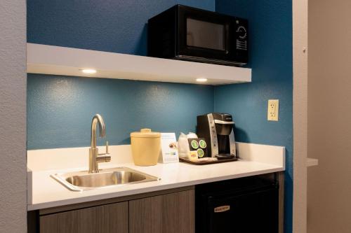 a kitchen with a sink and a microwave at Holiday Inn Express Berkeley by IHG in Berkeley