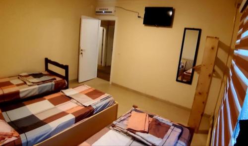 Ένα ή περισσότερα κρεβάτια σε δωμάτιο στο City Hostel Skopje