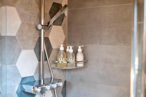 Bilik mandi di Au Pied De L'arcluse - Spa Clim