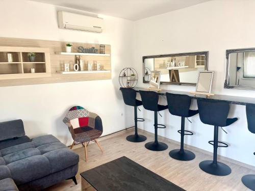 Кухня или мини-кухня в Apartman Lucija kuća za odmor s vanjskim bazenom
