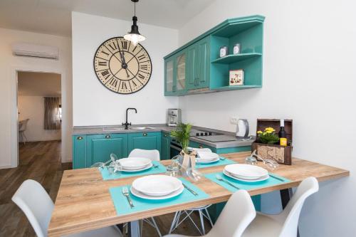 MAJDA V Apartment 100m from the sandy beach