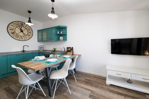 MAJDA V Apartment 100m from the sandy beach