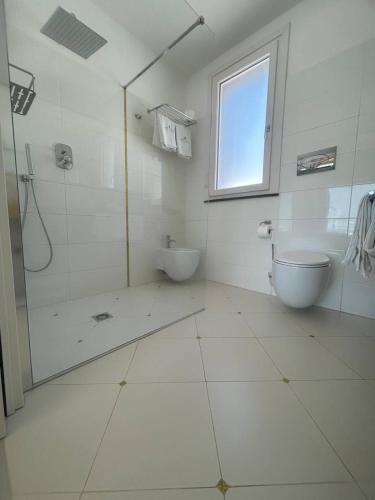 Bilik mandi di Villa La Perla