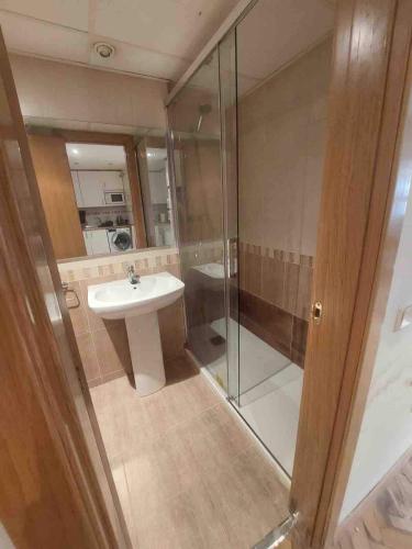 a bathroom with a sink and a shower at Apartamento turístico mad-aeropuerto ifema in Madrid
