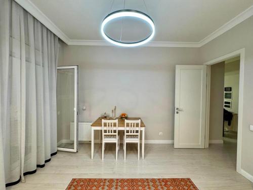Gambar di galeri bagi Cozy Apartment, Central - Gorky Park View and Balcony di Almaty