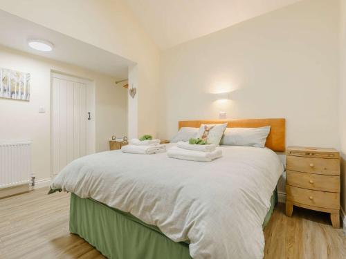 Postel nebo postele na pokoji v ubytování 3 Bed in Whitby 90809