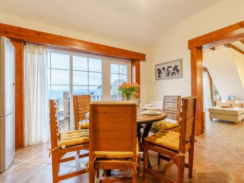 Posezení v ubytování 3 Bed in Whitby 90810