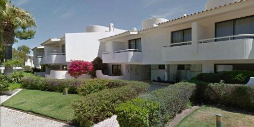 Billede fra billedgalleriet på Scarlet's Place - 1 bed Victory Village Quinta Do Lago - beach, nature, lakes i Quinta do Lago