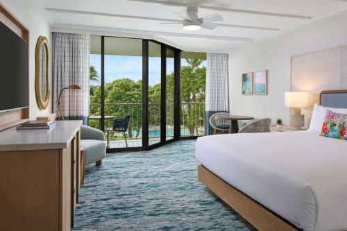 Katil atau katil-katil dalam bilik di OUTRIGGER Kāʻanapali Beach Resort