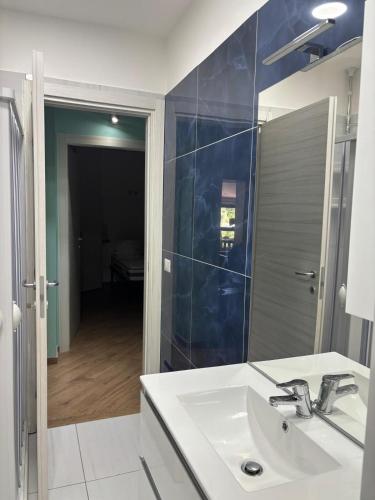 a bathroom with a white sink and a mirror at Villa Giselda con idromassaggio in Formia