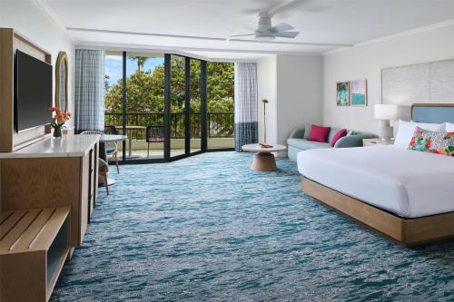 Katil atau katil-katil dalam bilik di OUTRIGGER Kāʻanapali Beach Resort