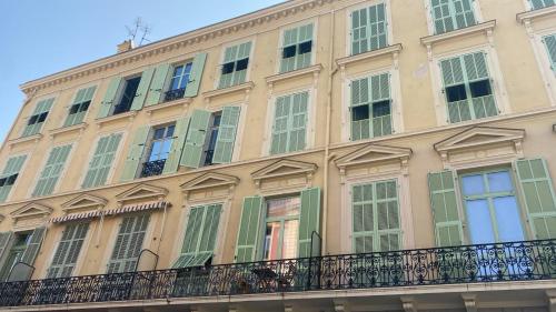 Mentone, appartamento a 80 mt dal mare