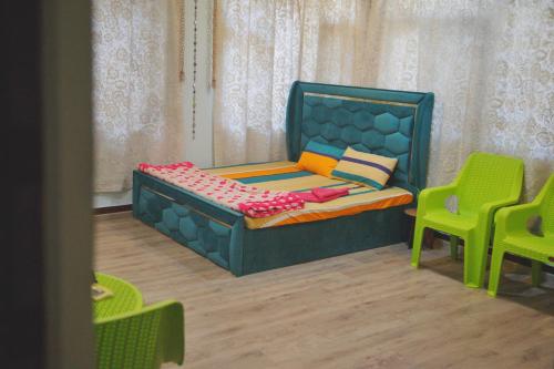 Ruang duduk di Rustic Retreat Homestay Family Suite Garden View Mountain View Room