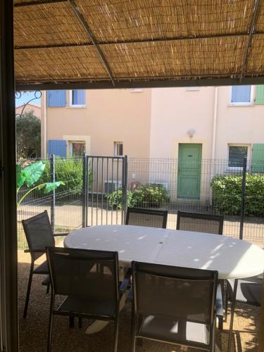 Photo de la galerie de l'établissement Maison dans une residence fermée, à Mouriès