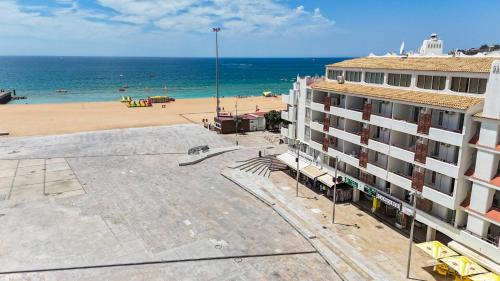 Downtown Apartment - BE by HelloVacations