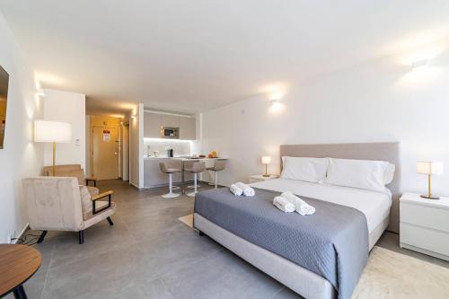 Downtown Apartment - BE by HelloVacations