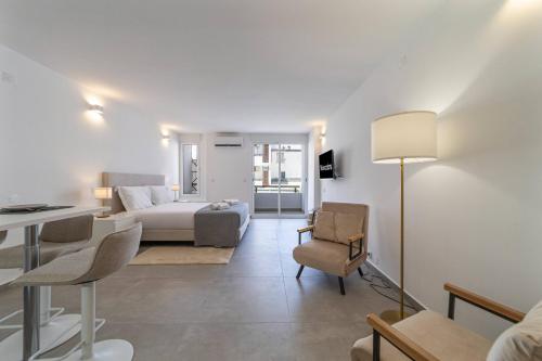 Downtown Apartment - BE by HelloVacations