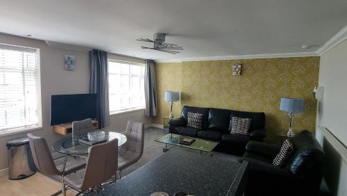 Μια τηλεόραση ή/και κέντρο ψυχαγωγίας στο Granada Apartments Queens Mansions