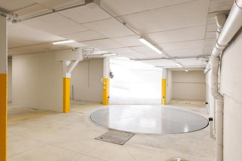 a room with a basketball hoop in a building at Casa Colombo Apartments in Bardolino