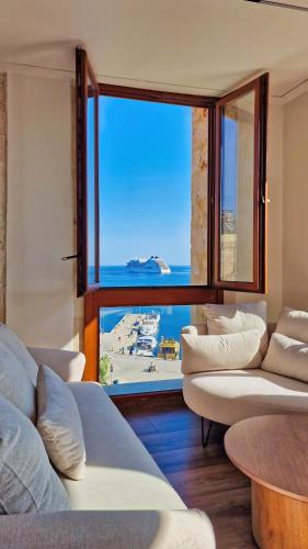 Pallazzo Dei Miracoli - Luxe 3BR apt Sea & Old Port Terrace View