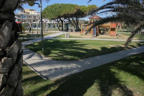 Zahrada ubytování Da Ada - Appartamentino al mare, con due bici, ideale per coppie o piccole famiglie