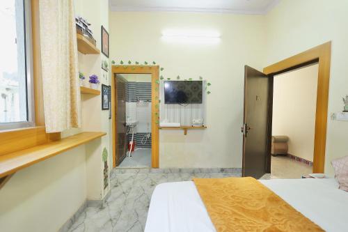TV a/nebo společenská místnost v ubytování Sia Taj Hotel nearest Taj Mahal Agra