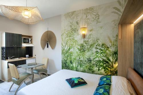 Ένα ή περισσότερα κρεβάτια σε δωμάτιο στο Hôtel et Appart Hôtel Les Flots Bleus