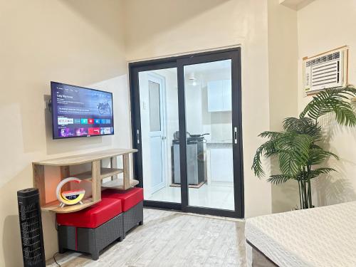 Cebu stay-Thyme residencesにあるテレビまたはエンターテインメントセンター