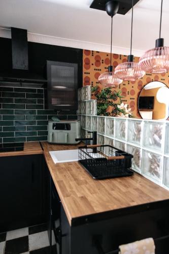 70s Hideaway Guest Studio for 2 I Private I Self Contained I Near Cardiff photo 15