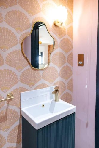 70s Hideaway Guest Studio for 2 I Private I Self Contained I Near Cardiff photo 20