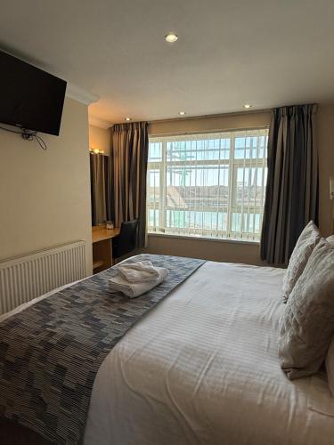 Ένα ή περισσότερα κρεβάτια σε δωμάτιο στο Granada Apartments Queens Mansions