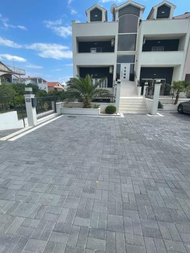 Villa LOREN Apartments & Rooms