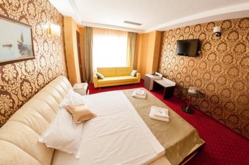 Μια τηλεόραση ή/και κέντρο ψυχαγωγίας στο Hotel Boutique Shine