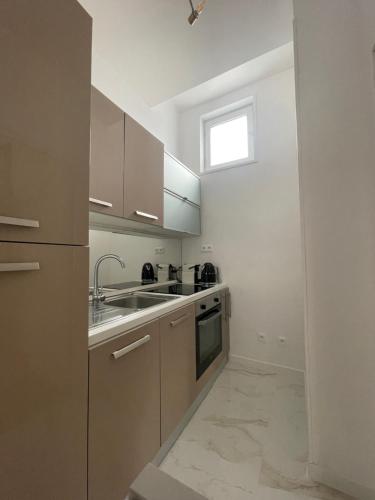 Dapur atau dapur kecil di Le Golden - Charme et confort en plein cœur de Troyes - Parking privé