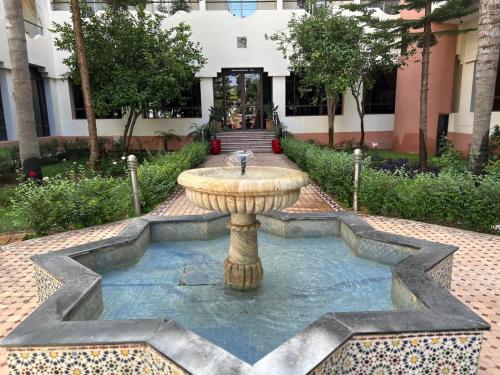 a fountain in the middle of a courtyard at Zalagh Parc Palace in Fès