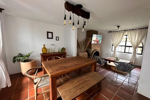 a living room with a wooden table and chairs at Comfort y Diseño cerca del Pueblo - 3 Recamaras in Mazamitla