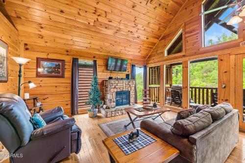 Cubby Bear Smoky Mountain Cabin - Summer Specials! photo 23
